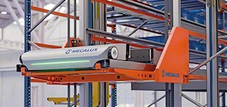 Shuttle lifts transfer shuttles between levels