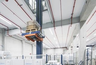 Pallet elevators connect floors in warehouses with multiple heights