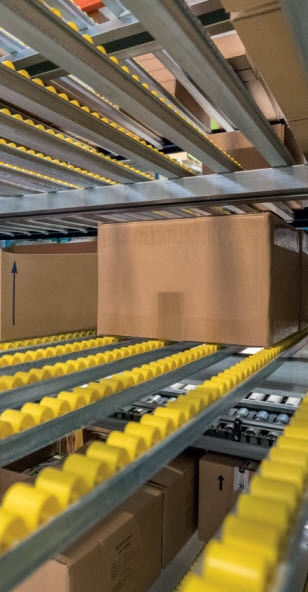 Pallet racks and carton flow racks in the new FS.COM warehouse
