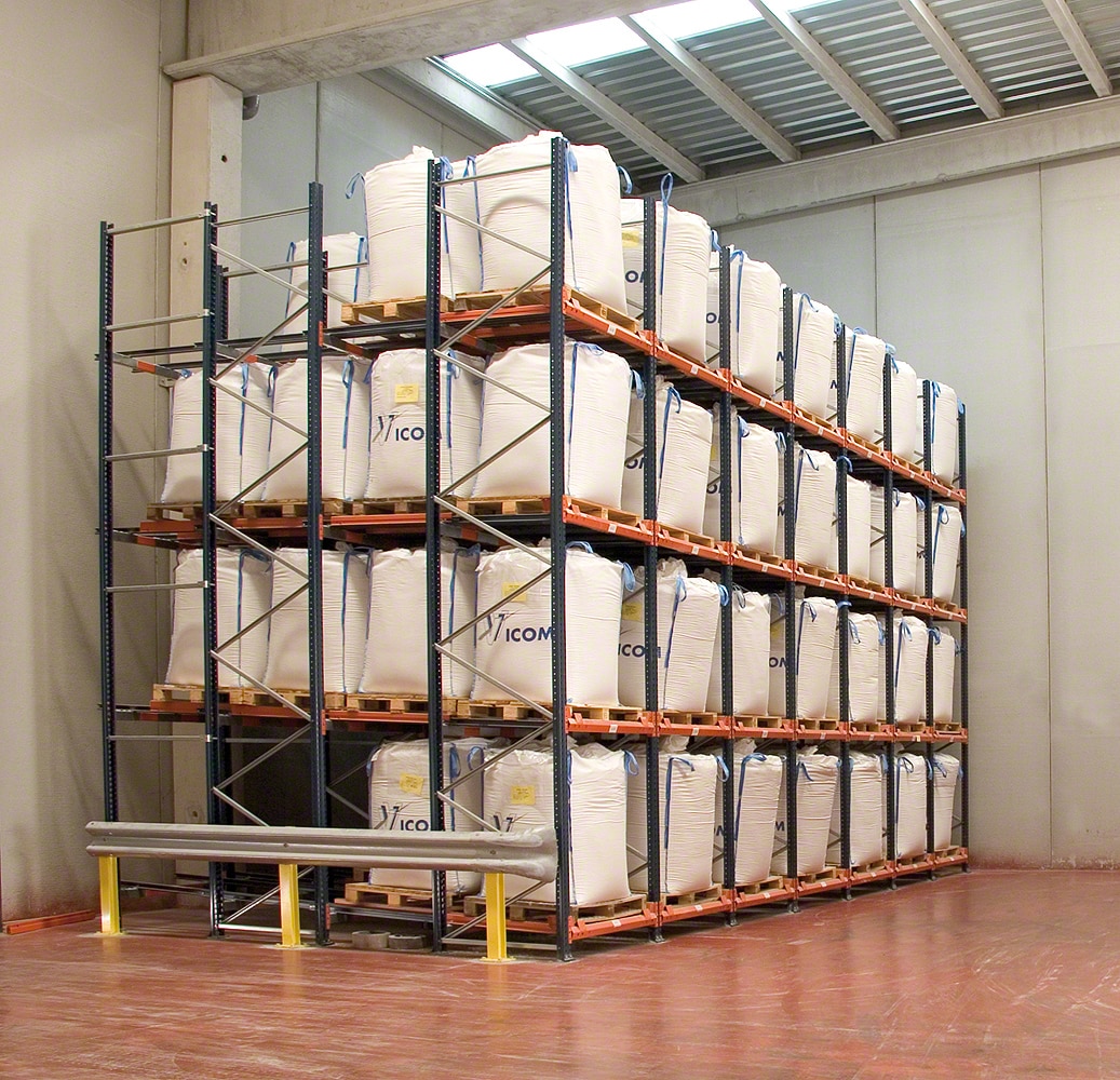 Push-back pallet racking