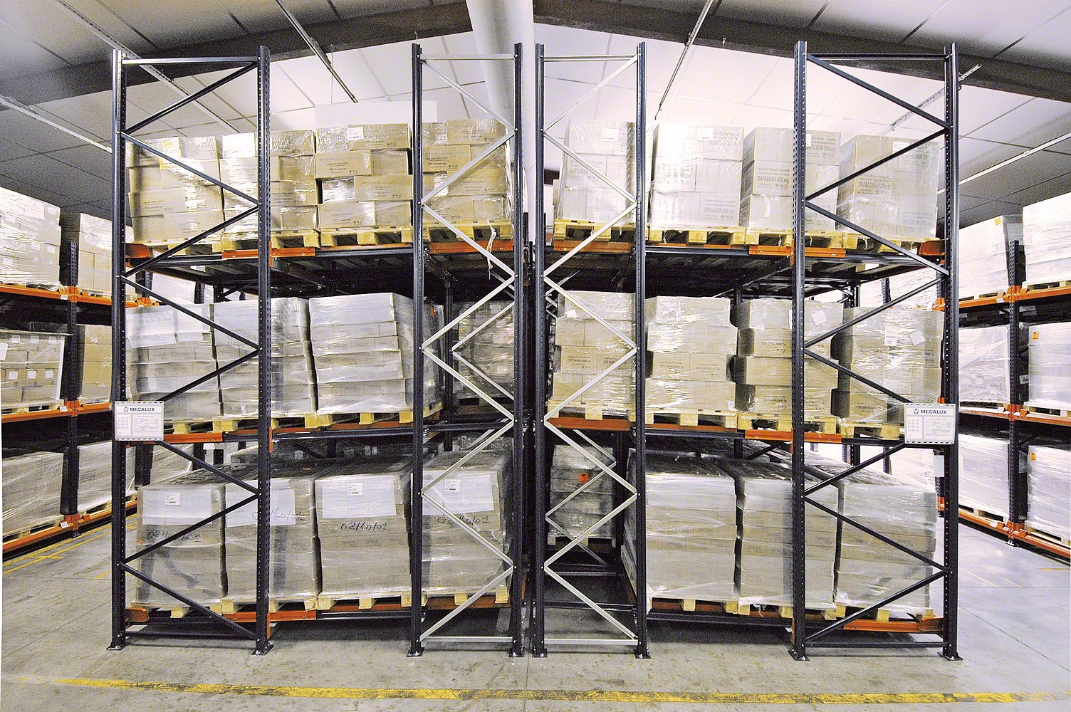 Push-back pallet racking