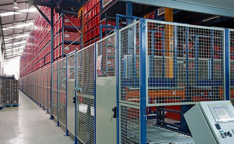 A high-capacity automated miniload for boxes for the leading drugstore and perfumery wholesaler A high-capacity automated miniload for boxes for the leading drugstore and perfumery wholesaler