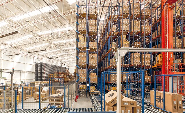 This new centre, consisting of a miniload and an automated warehouse for pallets, has centralised all logistics activities of BH