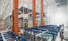 Mecalux has installed an automated warehouse composed of trilateral stacker cranes and a conveyor circuit