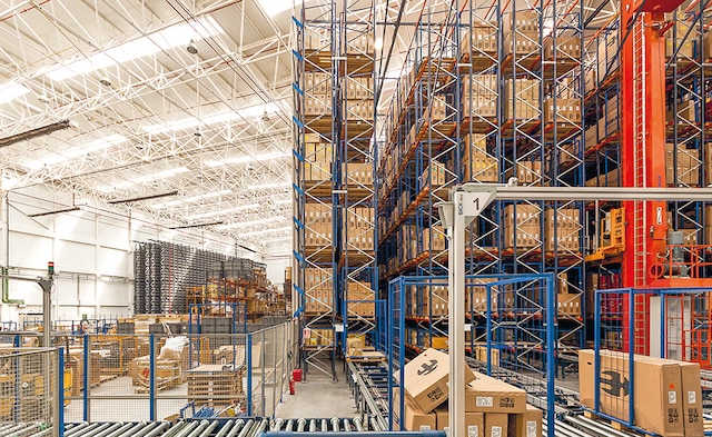 This new centre, consisting of a miniload and an automated warehouse for pallets, has centralised all logistics activities of BH