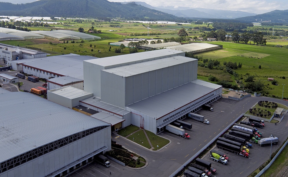 Grupo Familia has a 35 m high automated clad-rack warehouse capable of handling around 17,000 pallets