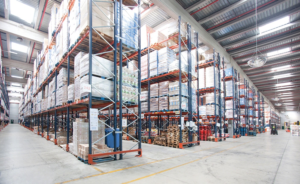 A multi-client logistics operator achieves a capacity of 48,000 variable volume pallets