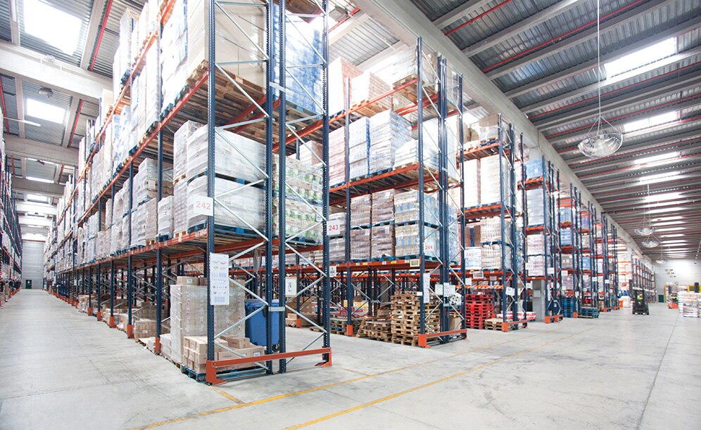A multi-client logistics operator achieves a capacity of 48,000 variable volume pallets A multi-client logistics operator achieves a capacity of 48,000 variable volume pallets