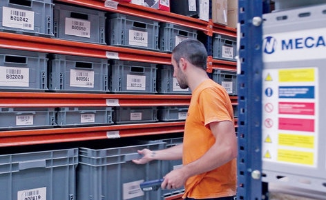 Easy WMS tells the operator the location where the requested product is found for each order, optimising their movements
