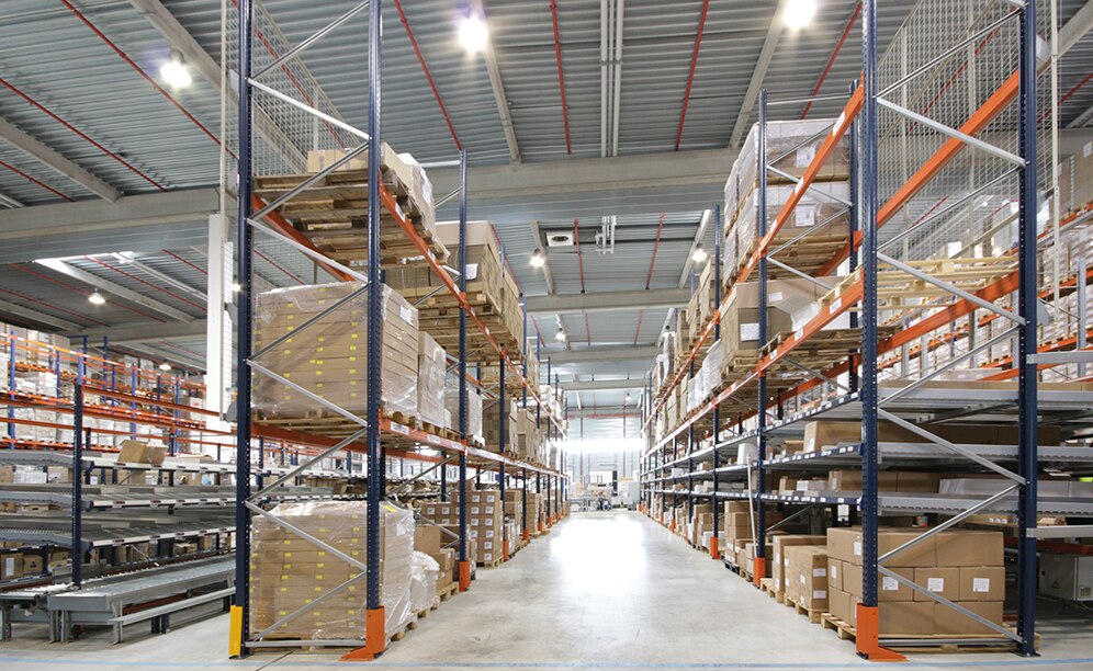 In the upper part of the racks various levels for storing pallets with reserves of the products