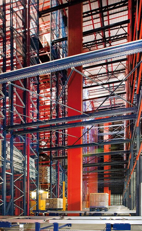 The warehouse optimises the surface and achieves a capacity exceeding 40,300 pallets