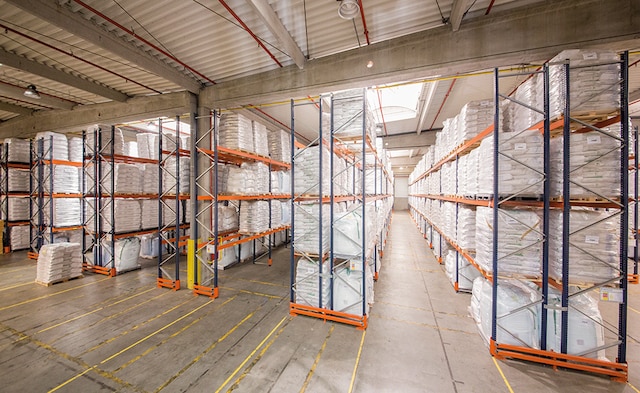 The new 11,000 m2 warehouse with a capacity that exceeds 10,000 pallets of various sizes