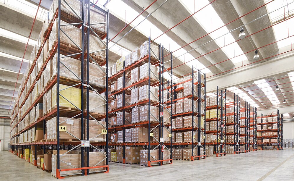 Mecalux provided a total of 32 double pallet racks, each 8.5 m high