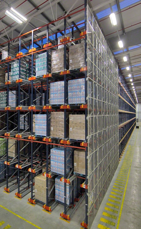The compact pallet racking units with the Pallet Shuttle system have six load levels