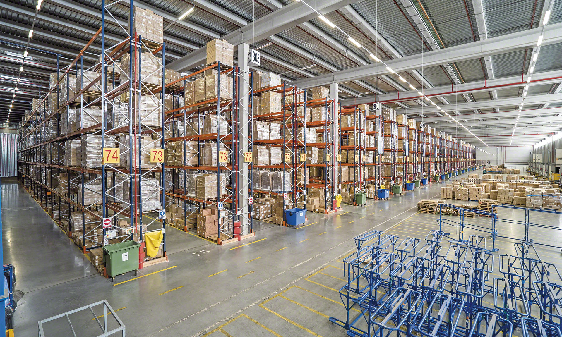 Mecalux installs a new logistics centre for DHL on the outskirts of Madrid