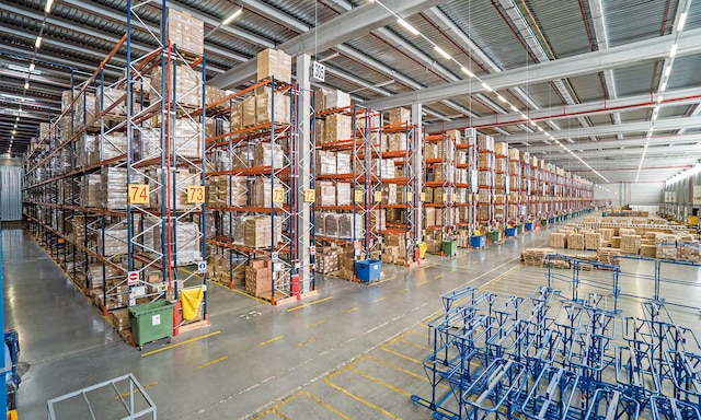 Mecalux installs a new logistics centre for DHL on the outskirts of Madrid