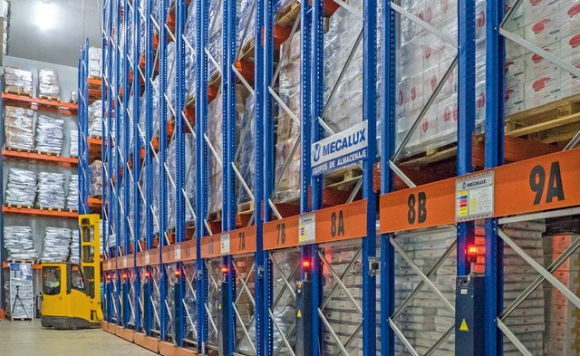 Bajofrío’s logistics centre, capable of storing 6,000 pallets, has been divided into two identical 1,000 m² cold storage areas