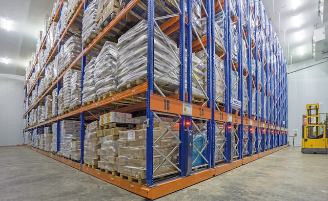 The warehouse has 16 double Movirack mobile racks, which are approximately 11 m high and 29 m long