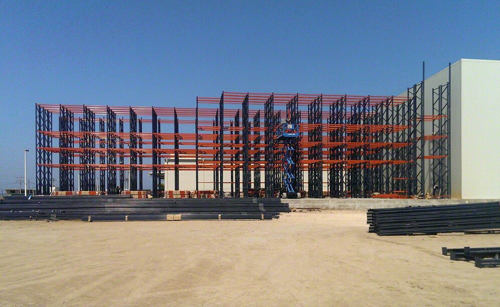 The Clad-rack warehouses are buildings formed by the racking themselves whose structure is where the vertical cladding are placed