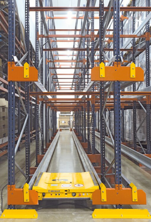 The semi-automated Pallet Shuttle is adapted to the logistics needs of Abafoods