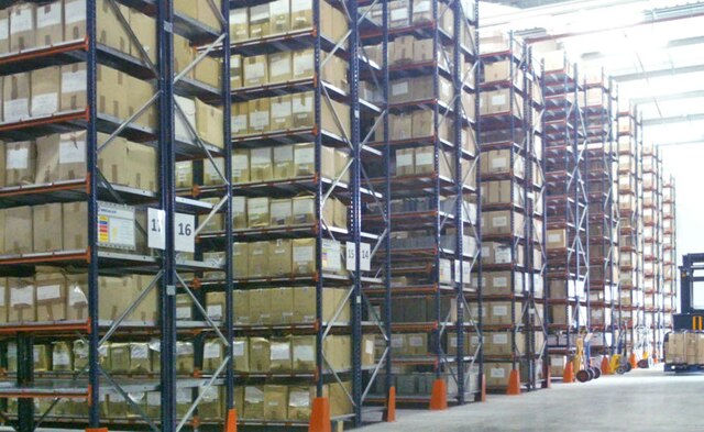 The surface area of the warehouse has been optimised using M7 Heavy Duty Shelving from Mecalux