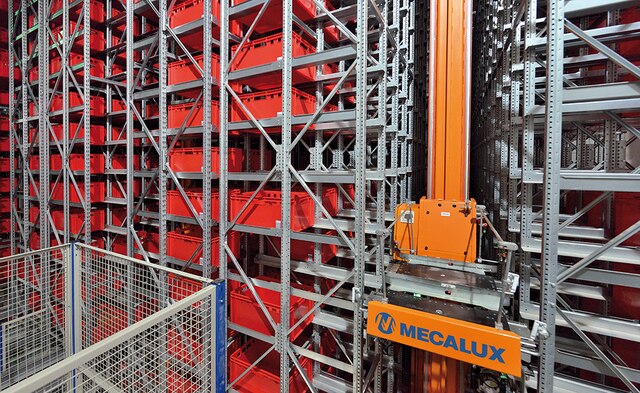 The warehouse equipped with the miniload system, with a total capacity of 19,848 boxes, allows smooth supply of all the picking stations, thus meeting the objective set by ZM Kania The warehouse equipped with the miniload system, with a total capacity of 19,848 boxes, allows smooth supply of all the picking stations, thus meeting the objective set by ZM Kania