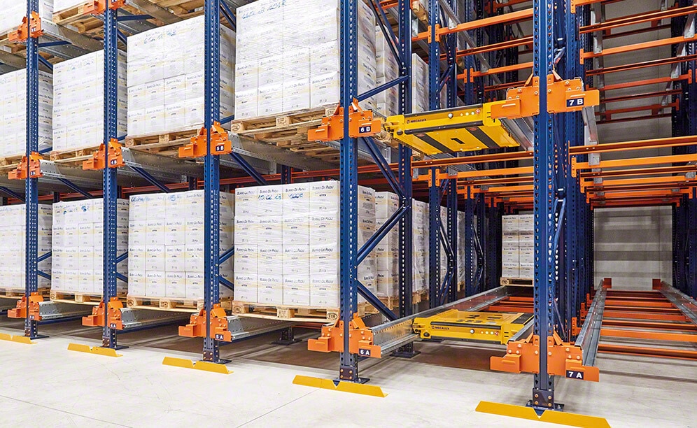 An Italian butter manufacturer boost its efficiency with the installation of two frozen storage chambers with the high-density Pallet Shuttle system An Italian butter manufacturer boost its efficiency with the installation of two frozen storage chambers with the high-density Pallet Shuttle system